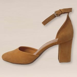 NWOT Size 9 Old Navy 'Mustard' High Heel Shoes